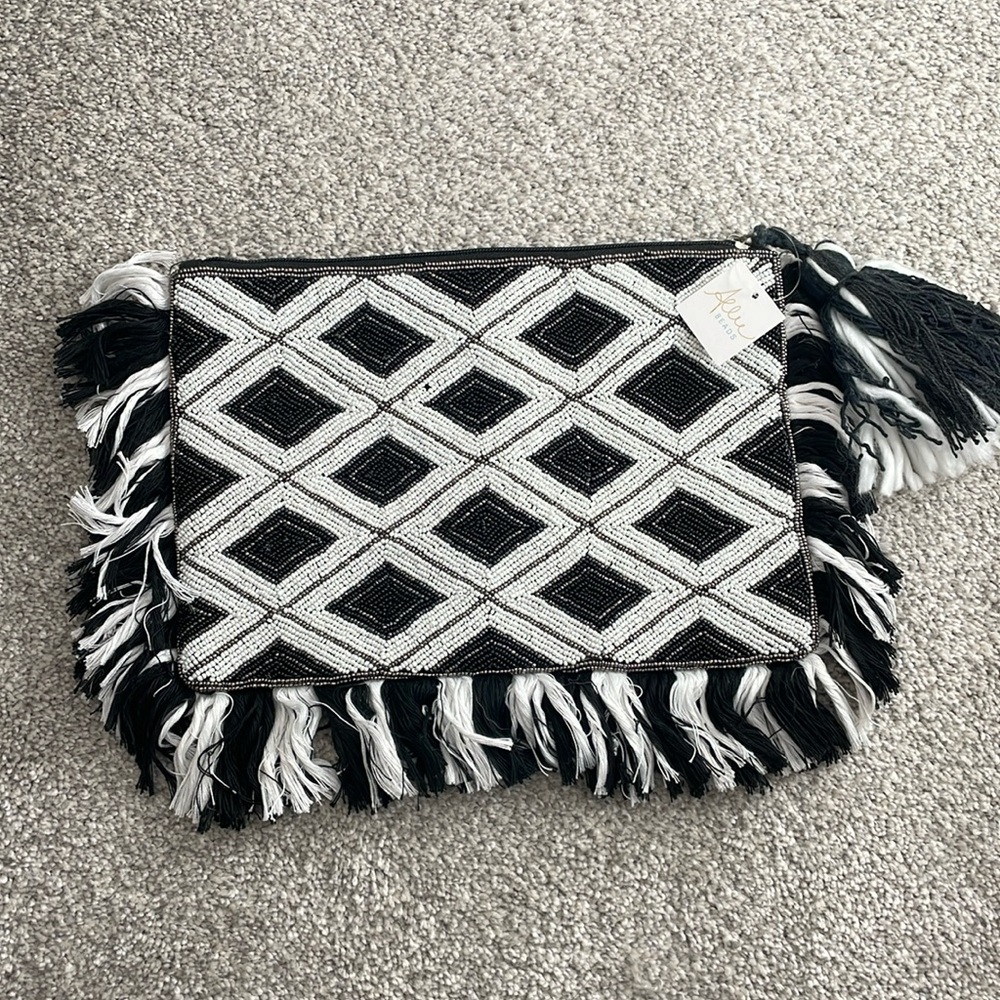 NWT Allie Beads Clutch